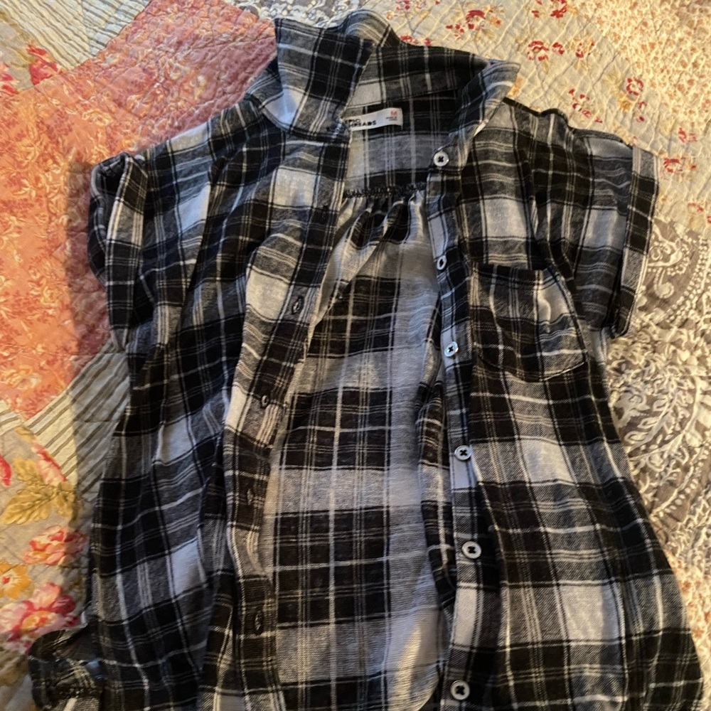 girls button down short-sleeved shirt